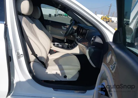 2017 Mercedes-Benz E 300 z USA, uszkodzony, nr VIN WDDZF4JB5HA007809